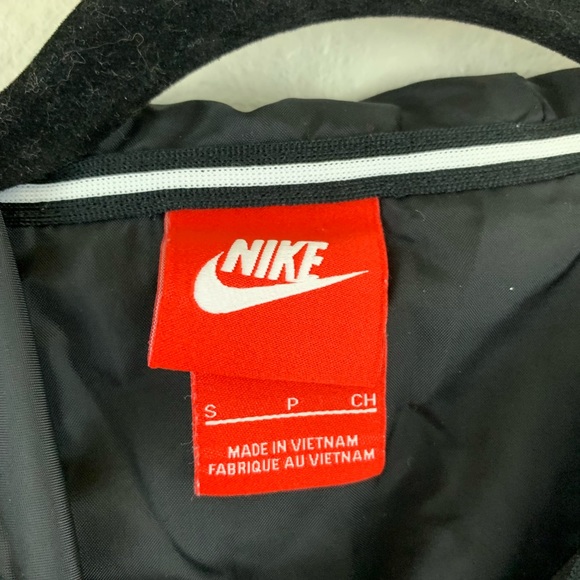 Womens Nike Woven Shanghai Cape Jacket Size Small - Picture 4 of 6